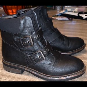 Sold - White Mountain boots
